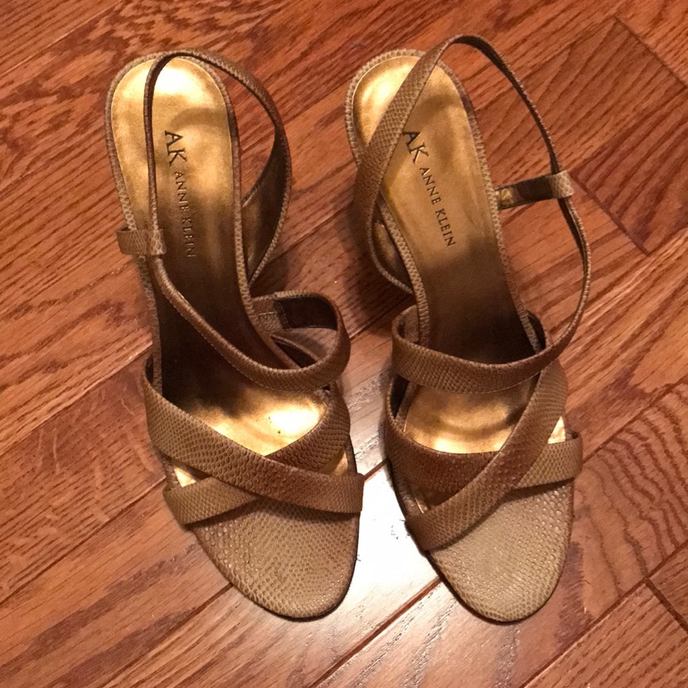 Strappy sandal with 2 1/2” heel